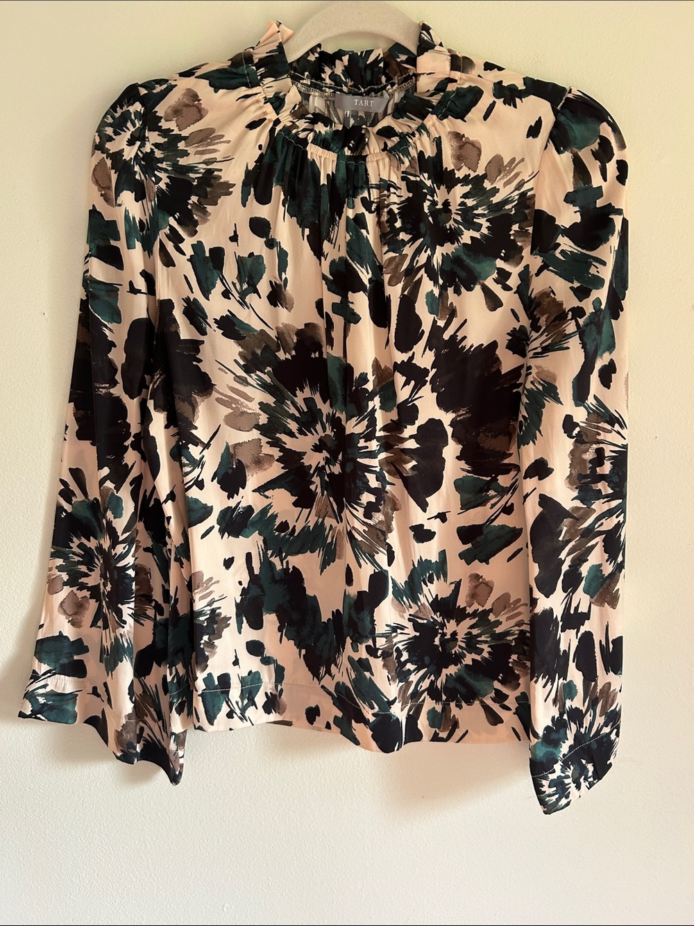TART Cream Satin Floral Blouse with Black and Teal Accents XS NWOT Nordstro